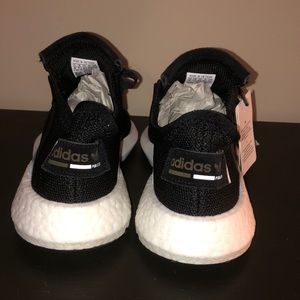 Adidas POD-S31   black and white sneakers